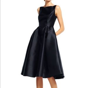 NWOT Gray Adrianna Papell Sleeveless Midi Taffeta